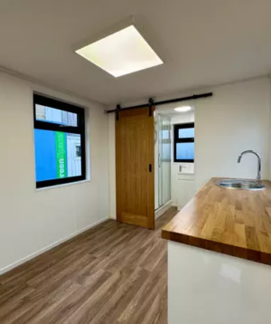 Conteneur studio aménagé 24x9 ft avec sanitaire