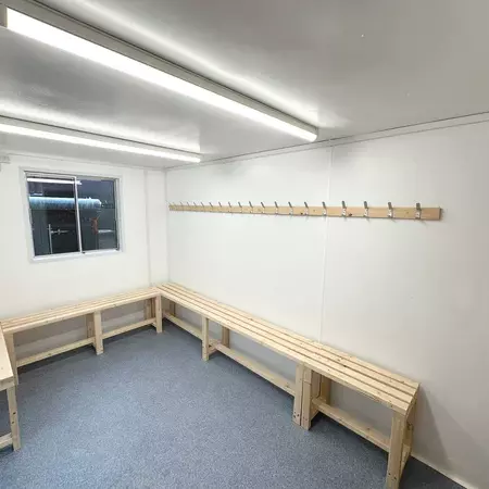 Conteneur sanitaire 21 x 8 pieds | Douche / Vestiaire | Bâtiment portable anti-vandalisme – Image 12