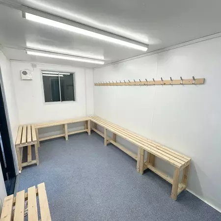 Conteneur sanitaire 21 x 8 pieds | Douche / Vestiaire | Bâtiment portable anti-vandalisme – Image 2